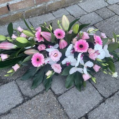 GERBE DE FLEURS  ALLONGEE
