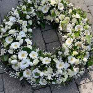 IMG_0311 Couronne de fleurs blanches
