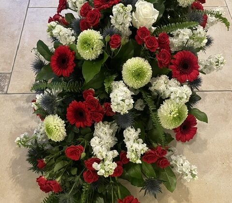 gerbe de fleurs pour un hommage.